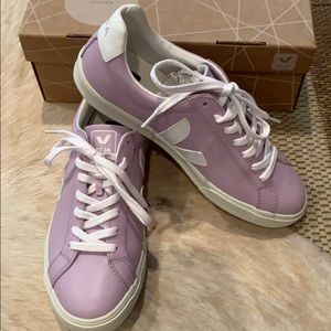 NIB Lavender Veja
